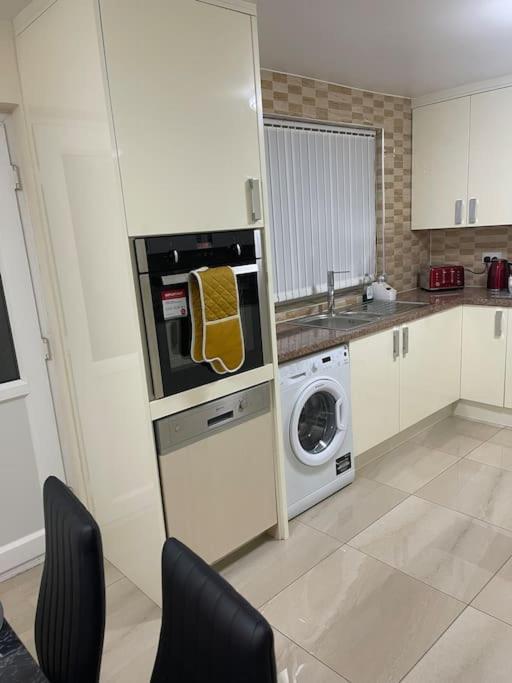 Gated Home Close To Birmingham City Centre エクステリア 写真