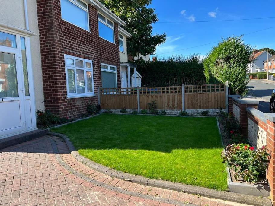 Gated Home Close To Birmingham City Centre エクステリア 写真